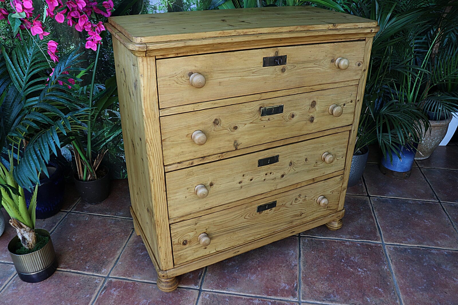 Sideboards, dressers & bases