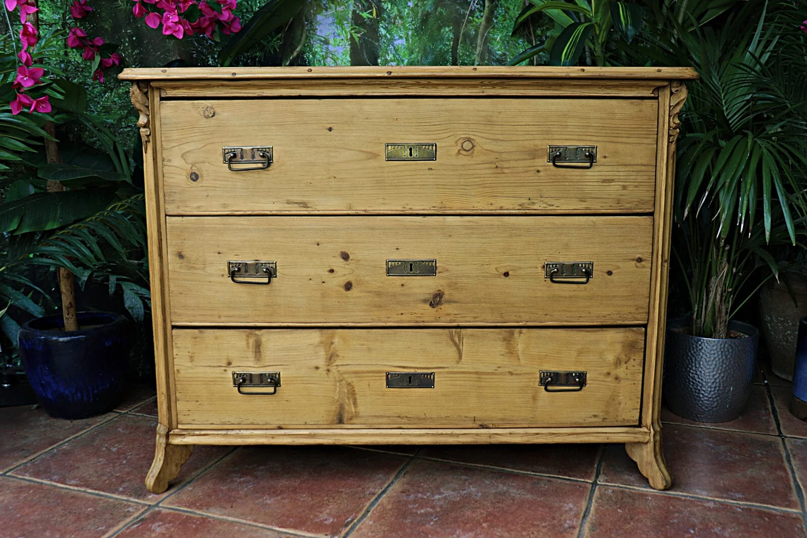 Chests of drawers